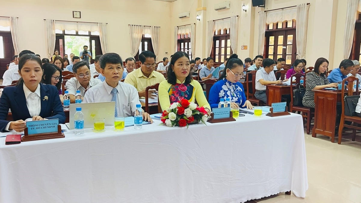 Toàn cảnh hội nghị phản biện.
