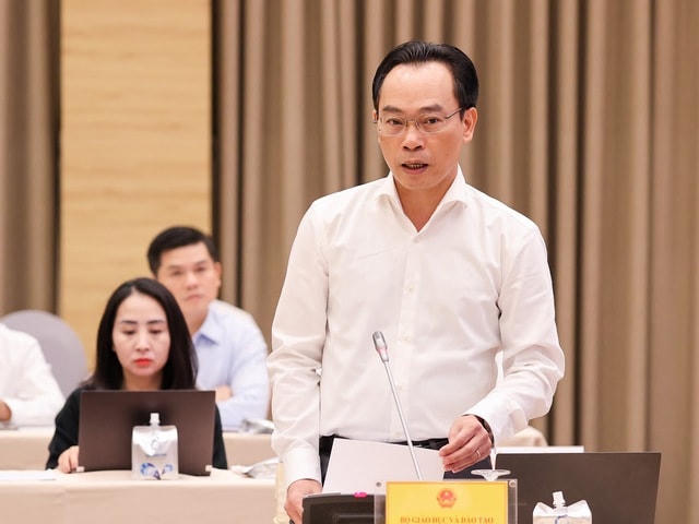 Thứ trưởng Bộ Giáo dục và Đào tạo Hoàng Minh Sơn.