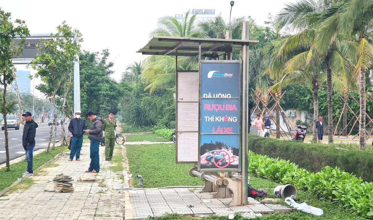 Trạm xe buýt, nơi phát hiện người đàn ông lớn tuổi tử vong trong tư thế treo cổ.