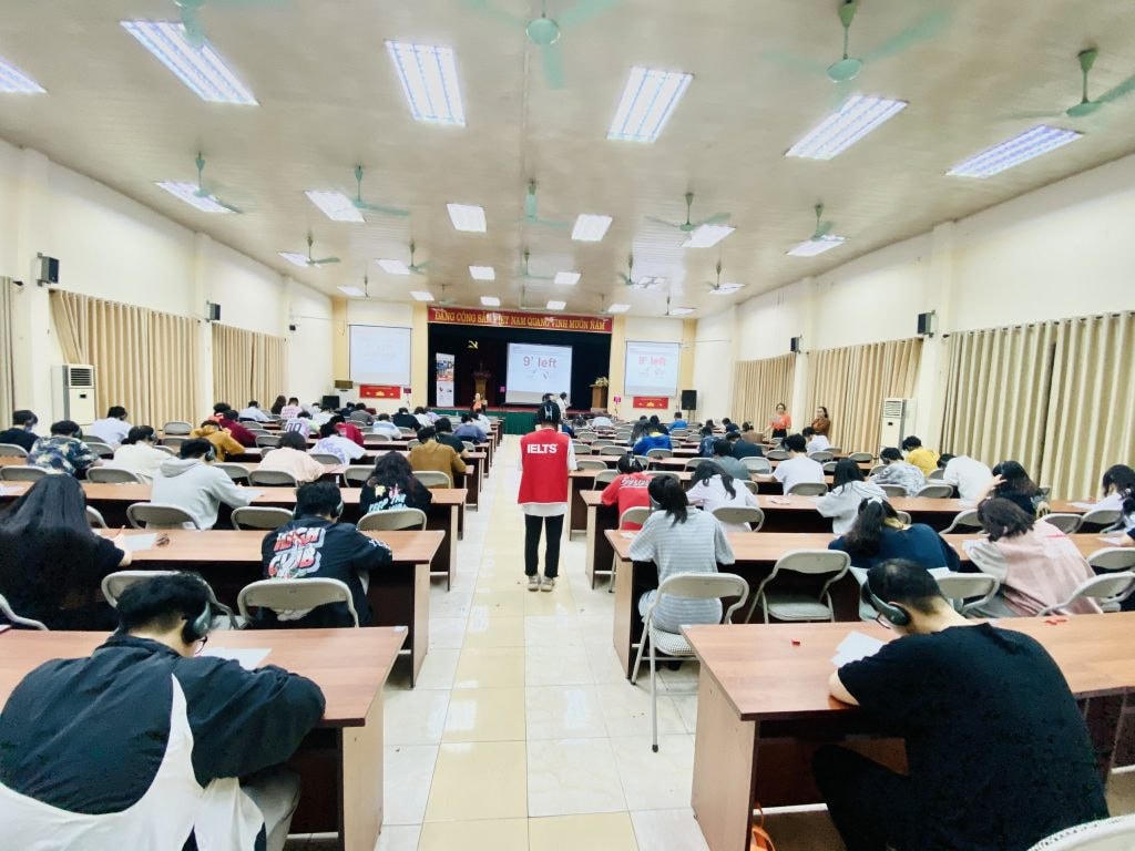 Thí sinh dự thi IELTS tại Hà Nội. Ảnh: TL.
