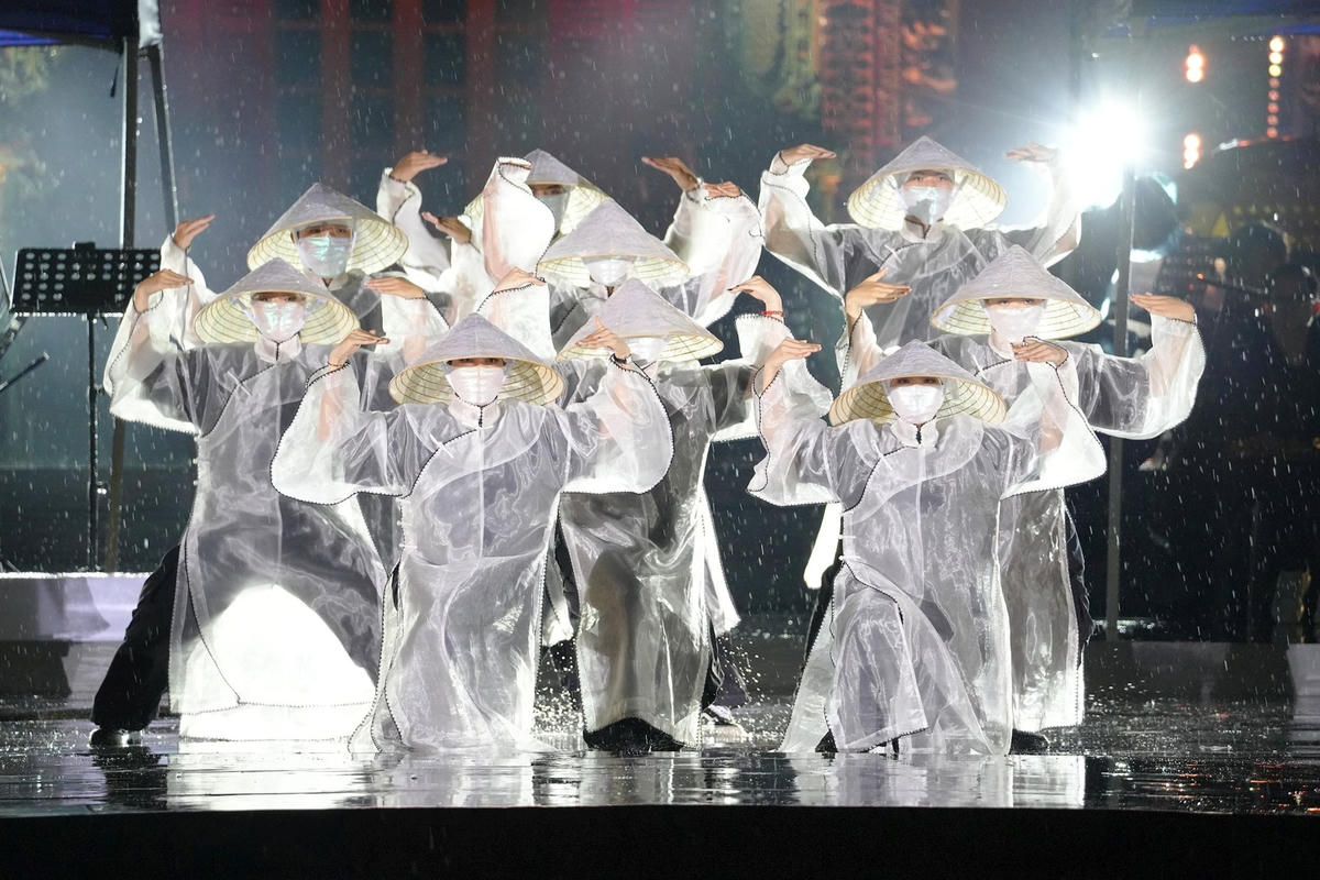 Dù đêm nhạc có mưa lớn, không