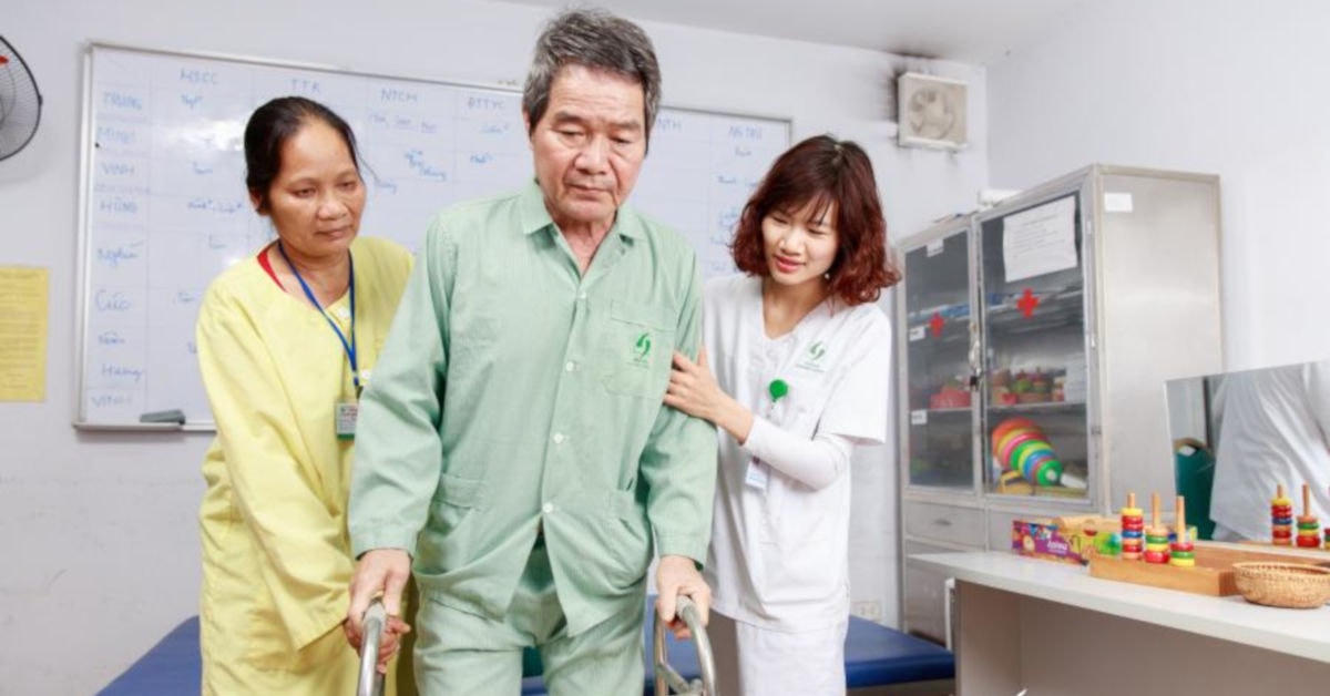 Thời tiết giao mùa, cần chú trọng sức khỏe người cao tuổi. Ảnh: BV Lão khoa.