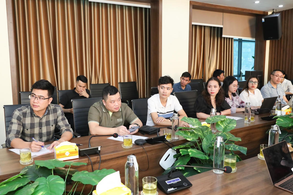 Các khách mời tham dự buổi gặp mặt báo chí. Ảnh: Quang Vinh.
