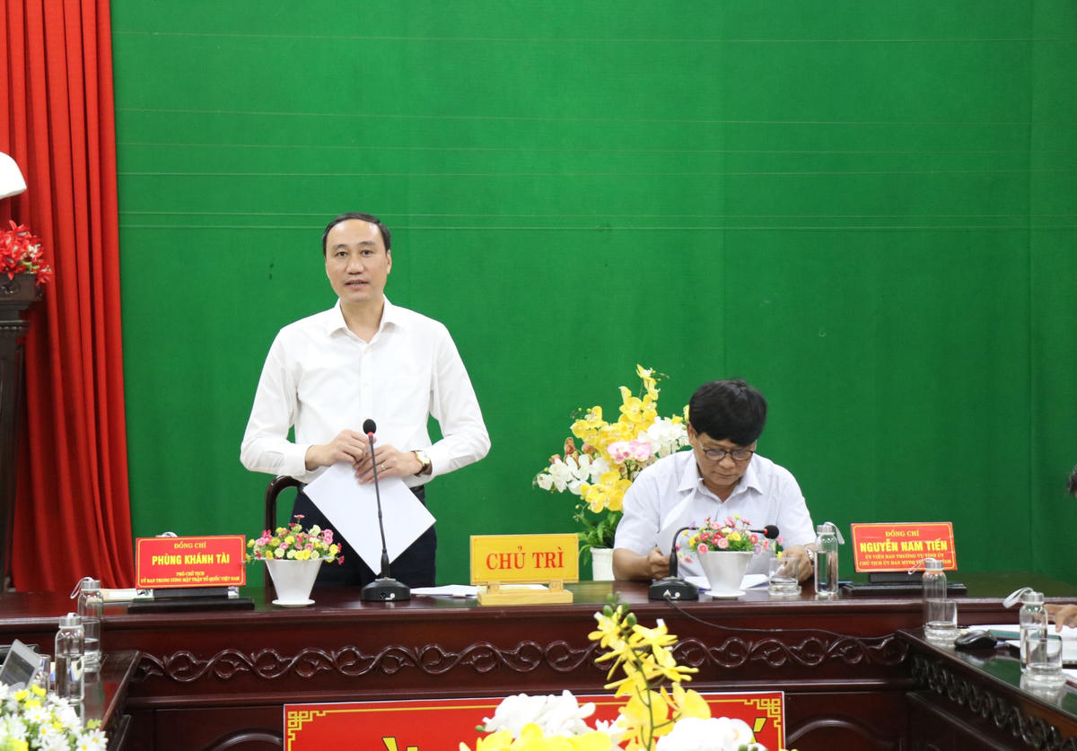 Phó Chủ tịch Phùng Khánh Tài phát biểu tại buổi làm việc.