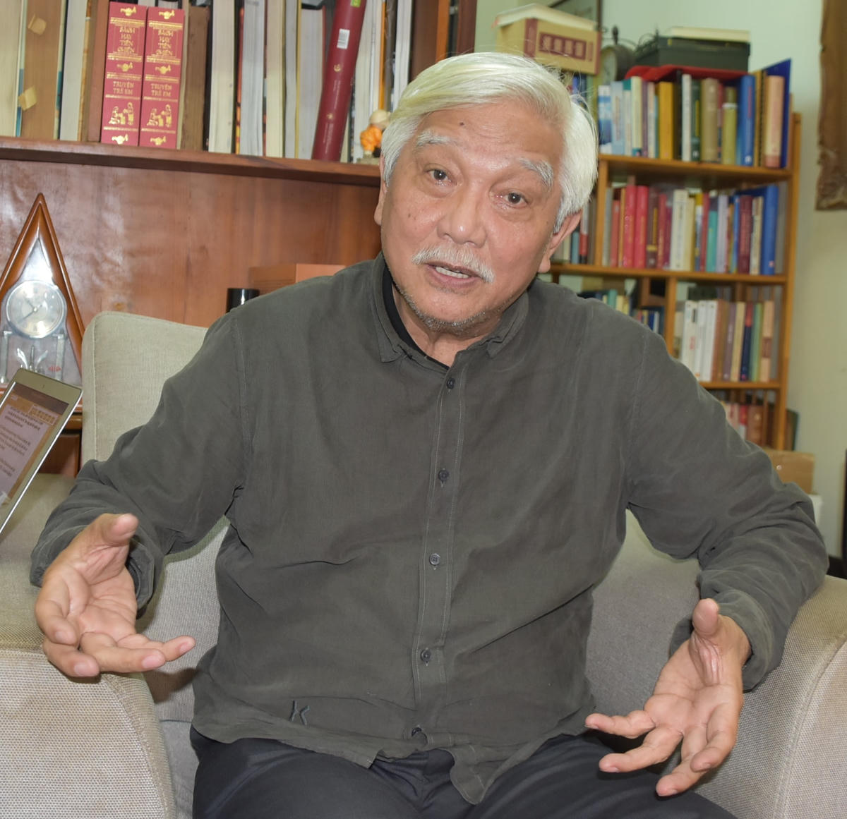 Nhà sử học Dương Trung Quốc.  