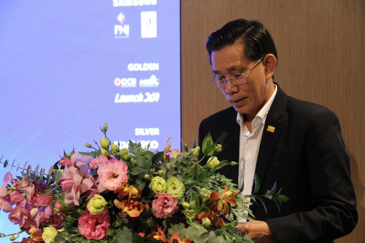 GS.TS. Sử Đình Thành - Hiệu trưởng UEH (phát biểu).