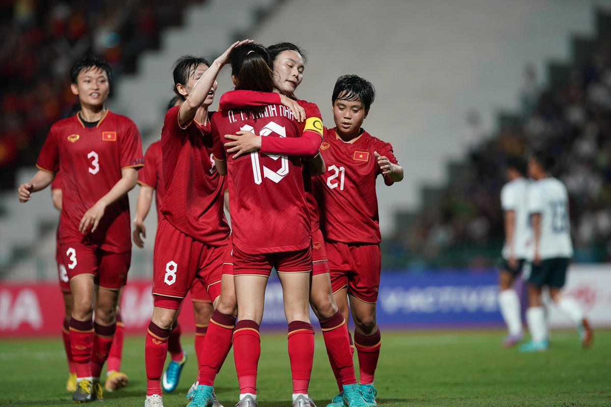 SEA Games 32: Tuyển nữ Việt Nam thắng 4-0 trước Campuchia