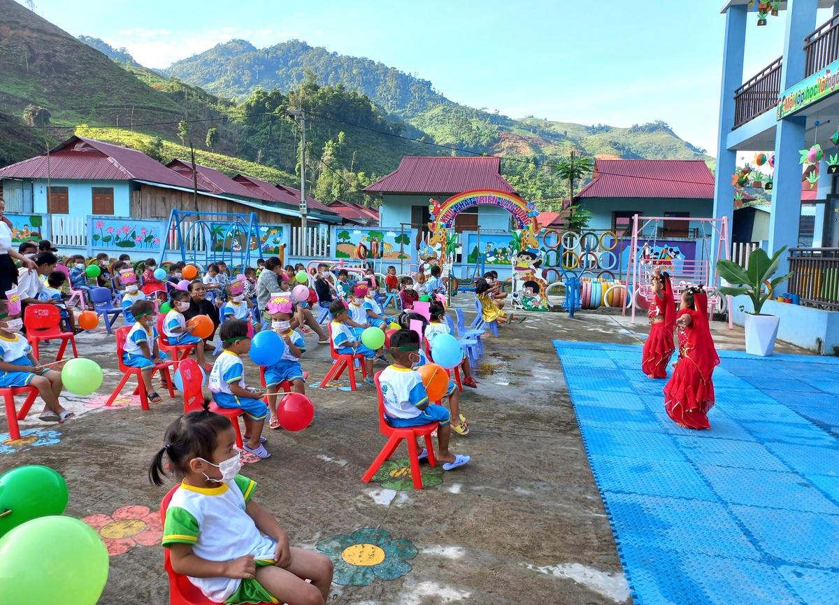 Quang cảnh khai giảng năm học mới ở Trường Mẫu giáo Trà Leng.