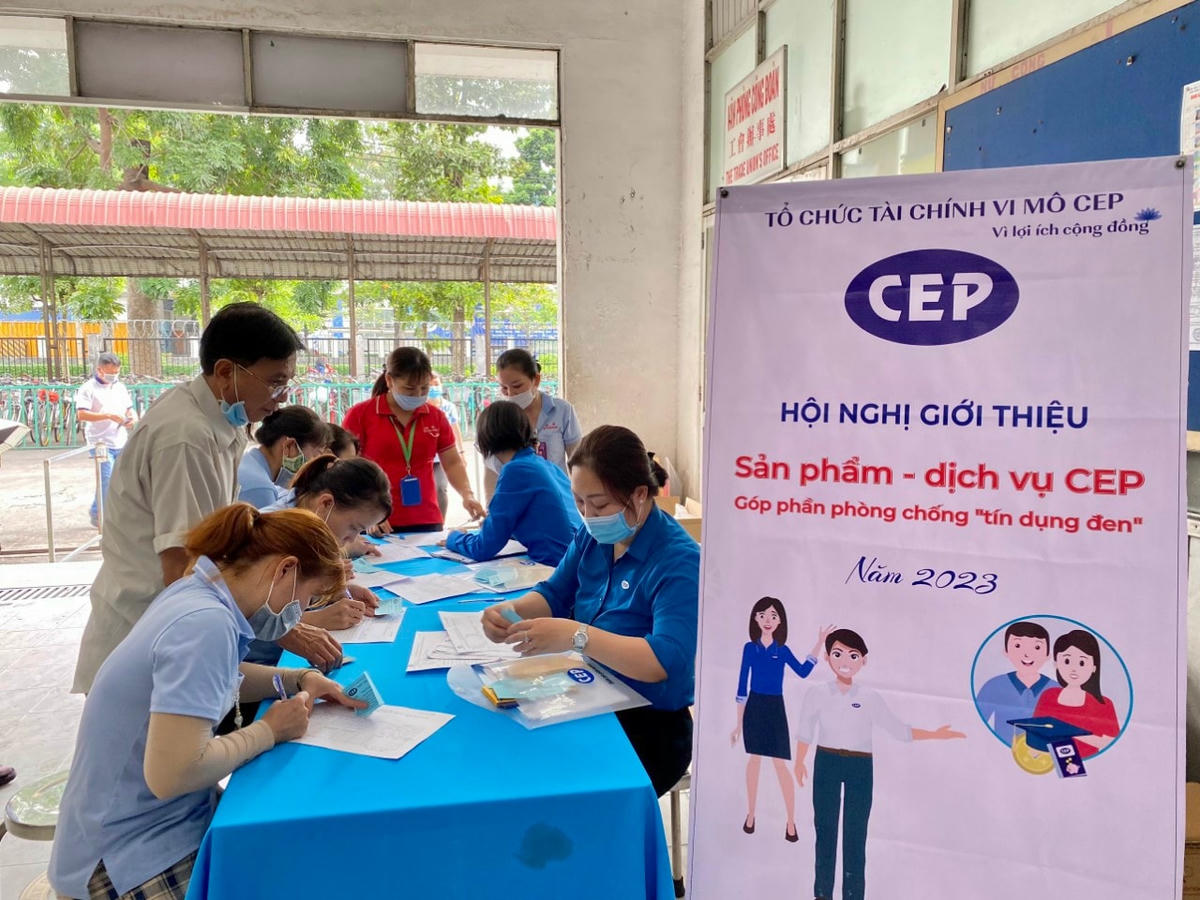 Nhiều lao động ở lại ăn Tết tại TPHCM tìm việc thời vụ xuyên Tết. Ảnh: Hồng Phúc.