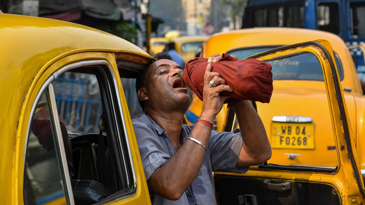Nắng nóng đang bao trùm nhiều khu vực trên thế giới. Ảnh: Reuters.