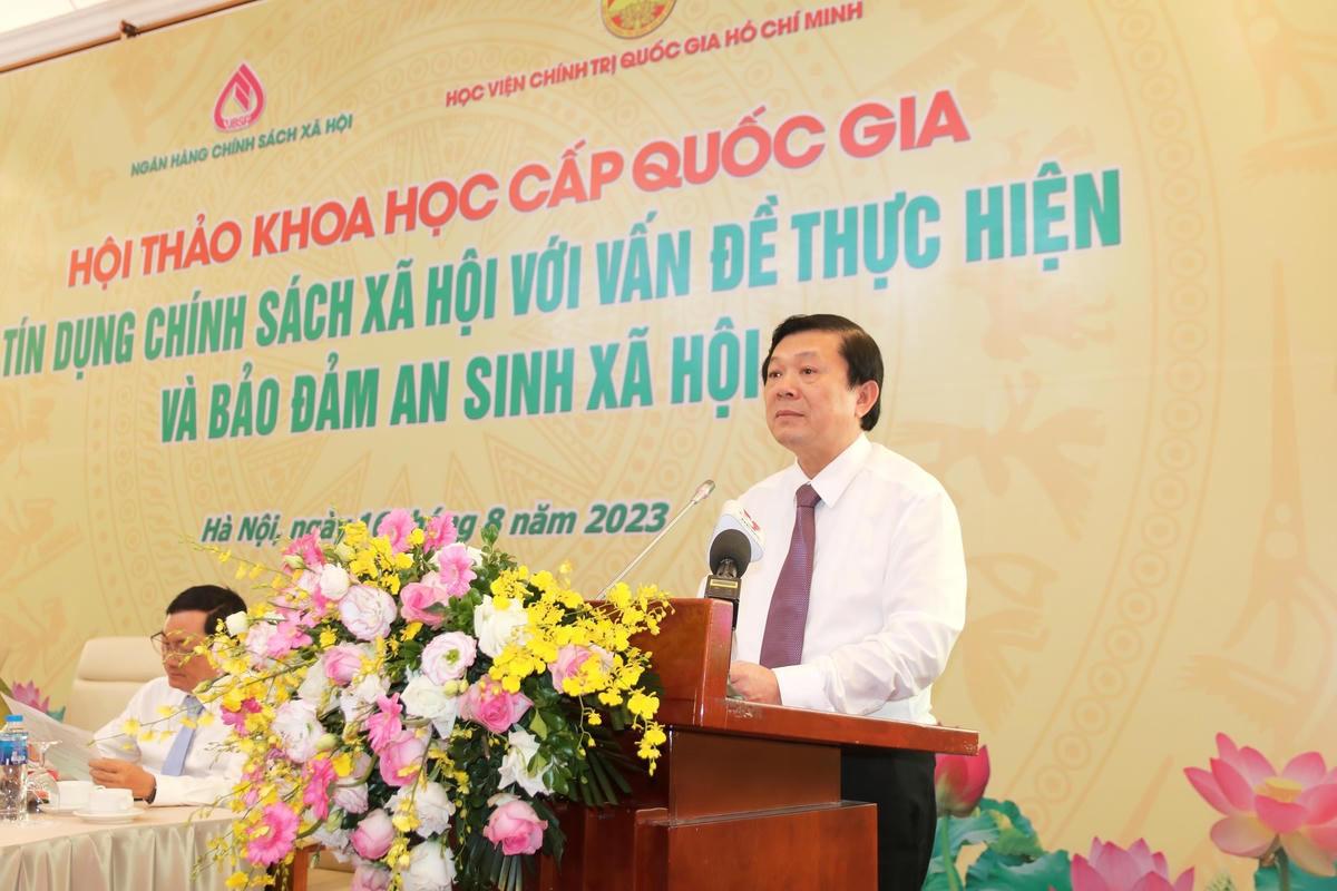 Phó Chủ tịch Nguyễn Hữu Dũng phát biểu tại Hội thảo.