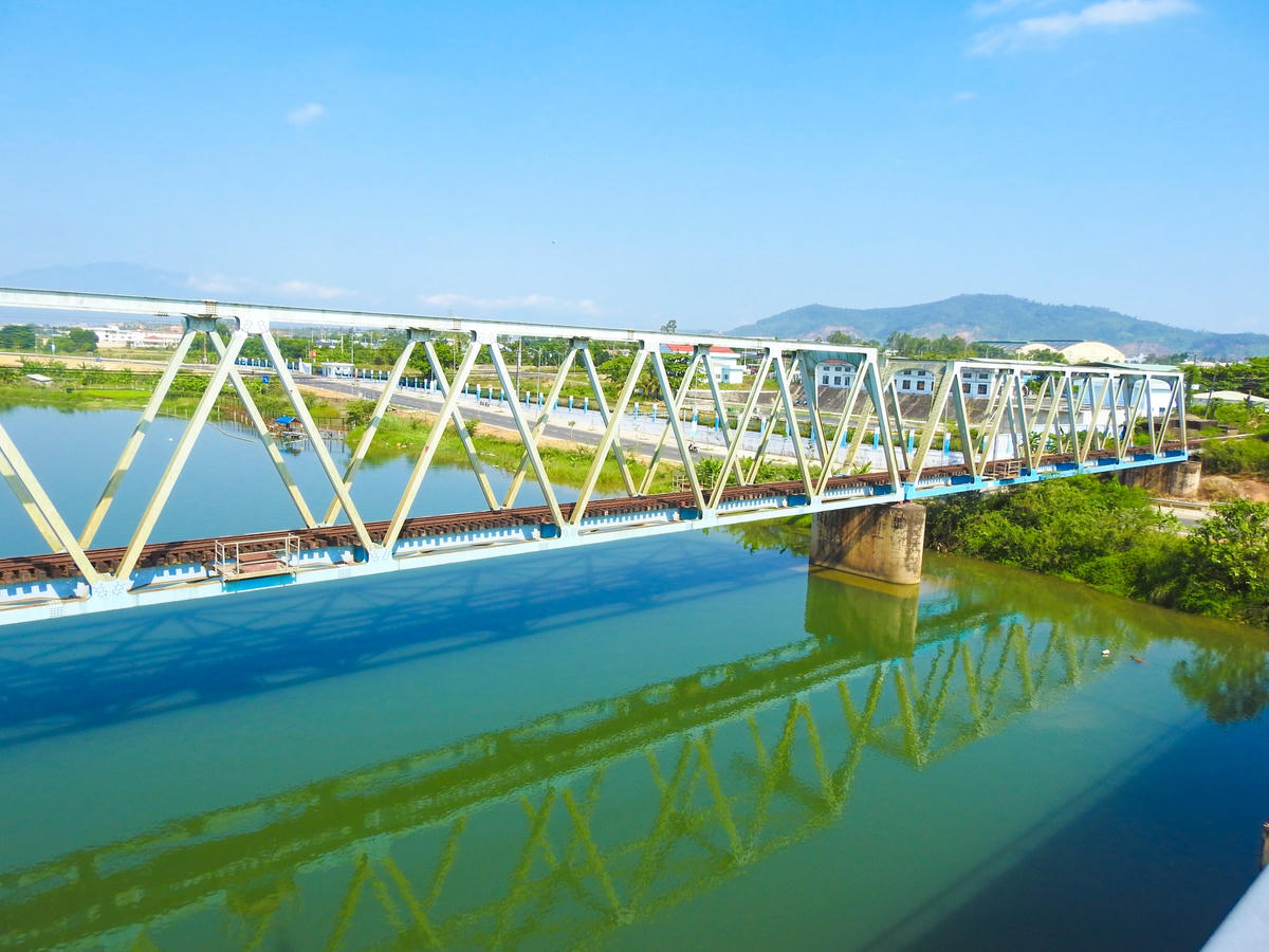 Đoạn sông qua Cầu Đỏ - nơi lấy nước của Nhà máy nước Cầu Đỏ (Đà Nẵng) thường xuyên nhiễm mặn vào mùa hè.