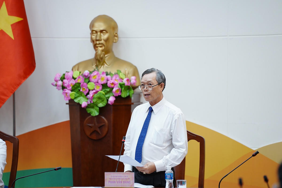 Phó Chủ tịch Thường trực tỉnh Bình Thuận Phan Văn Đăng phát biểu tại buổi làm việc
