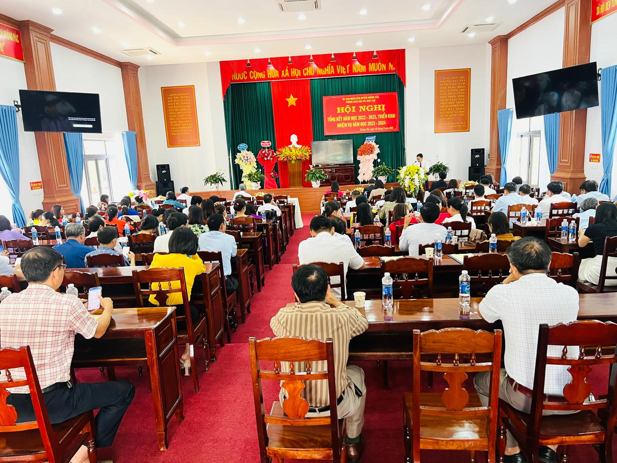 Phòng Giáo dục và Đào tạo huyện Krông Pắc tổ chức Hội nghị tổng kết năm học 2022-2023 và triển khai nhiệm vụ năm học mới.