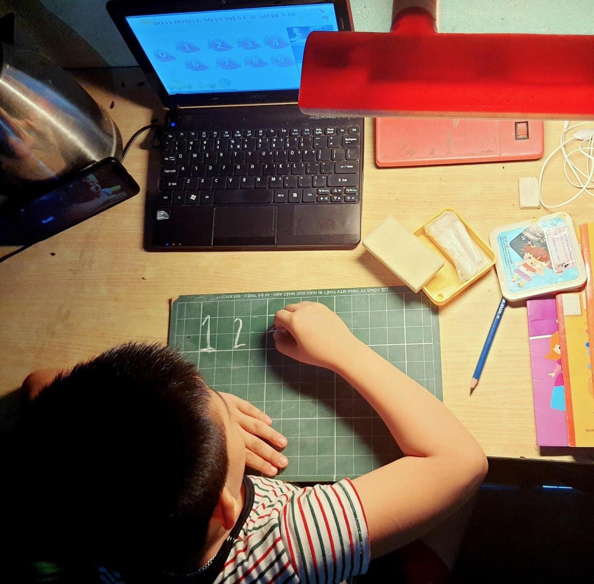 Phần lớn học sinh mệt mỏi vì học trực tuyến kéo dài.