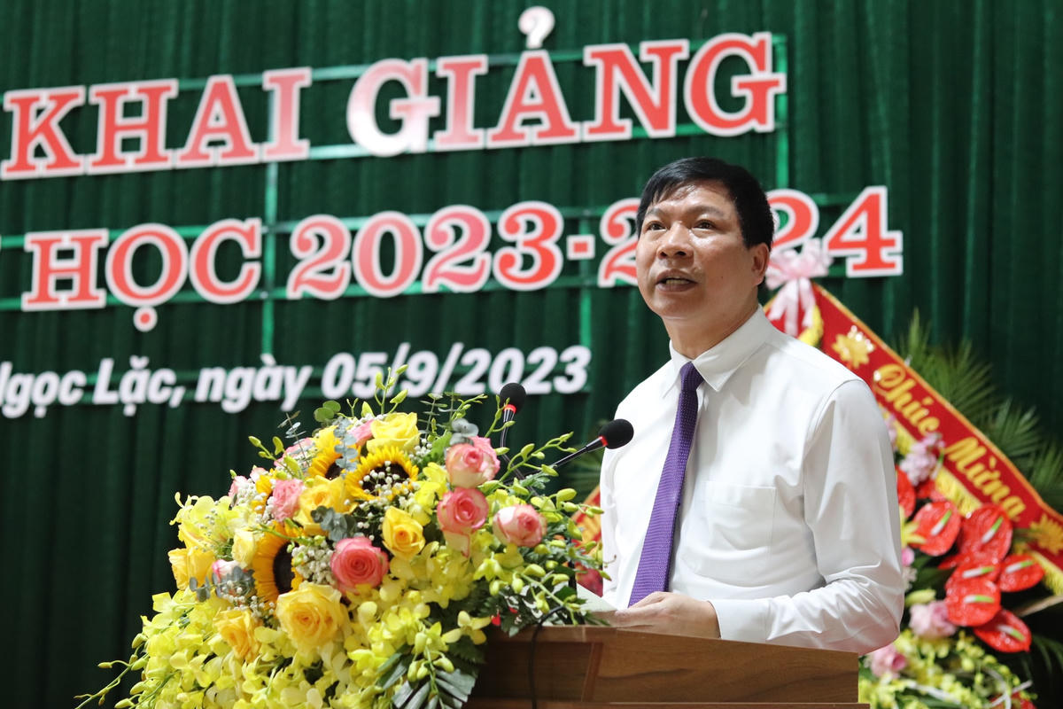 Ông Trần Văn Thức, Giám đốc Sở GDĐT tỉnh Thanh Hóa phát biểu tại lễ khai giảng.