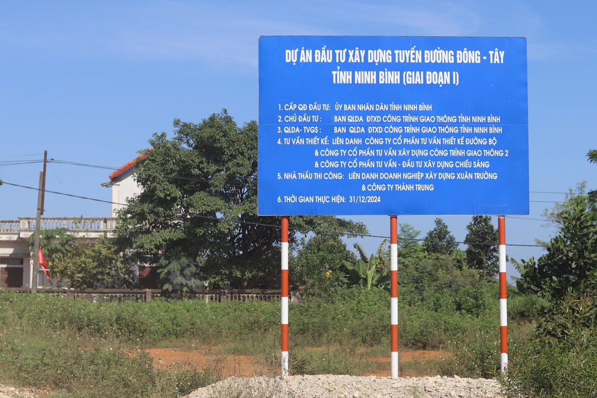 Ngày 12/7, HĐND tỉnh Ninh Bình đã ban hành Nghị quyết số 91/NQ-HĐND điều chỉnh chủ trương đầu tư dự án xây dựng tuyến đường Đông - Tây tỉnh Ninh Bình (giai đoạn I).  