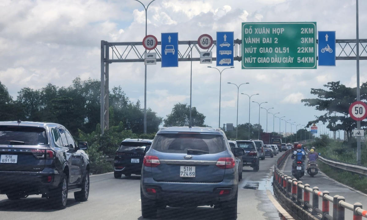 Ùn ứ đường vào cao tốc TP Hồ Chí Minh - Long Thành - Dầu Giây