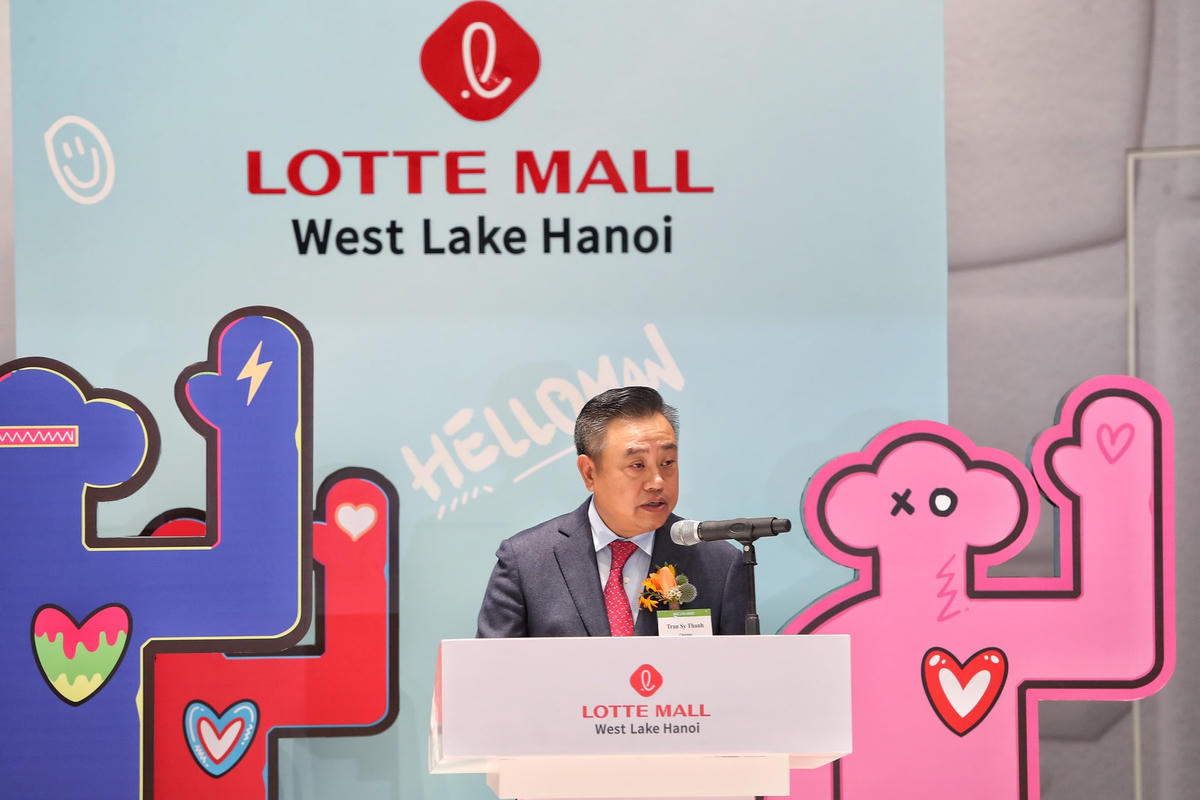 Phát biểu tại buổi khai trương, Chủ tịch UBND TP Hà Nội Trần Sỹ Thanh cho biết, bên cạnh sứ mệnh đáp ứng nhu cầu mua sắm, giải trí và thư giãn, Lotte MALL West Lake còn là minh chứng cho mối quan hệ ngoại giao ngày càng tốt đẹp giữa hai quốc gia Hàn Quốc và Việt Nam.
