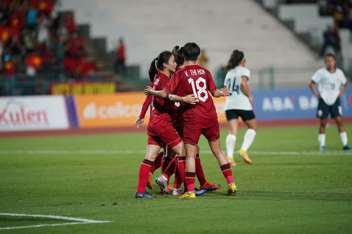 SEA Games 32: Tuyển nữ Việt Nam thắng 4-0 trước Campuchia