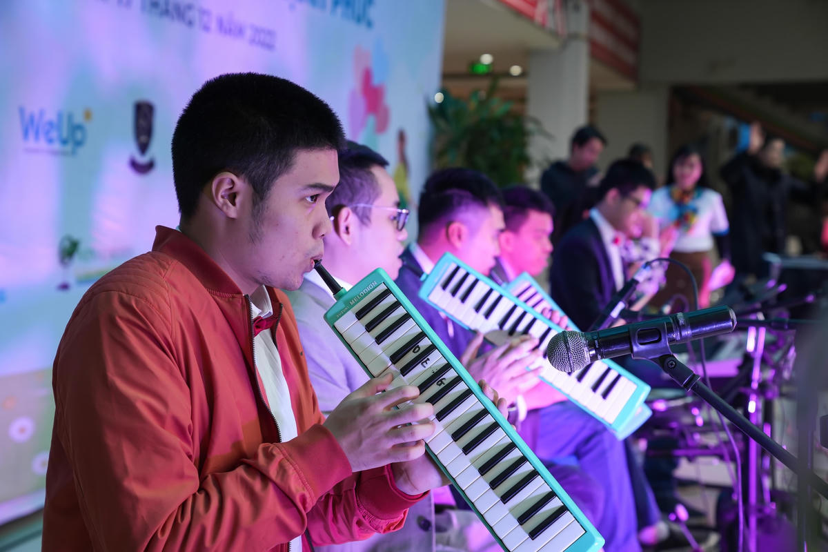 Liên khúc: Tình ca du mục – Giáng sinh vui vẻ được trình diễn bởi các trẻ tự kỷ từ 15-18 là điểm nhấn mang đến nhiều xúc động cuối ngày. Thông điệp tại chương trình đưa ra giúp cộng đồng thấu hiểu, trân quý, tạo ra môi trường để trẻ đặc biệt sống có ý nghĩa, hạnh phúc là chính mình.