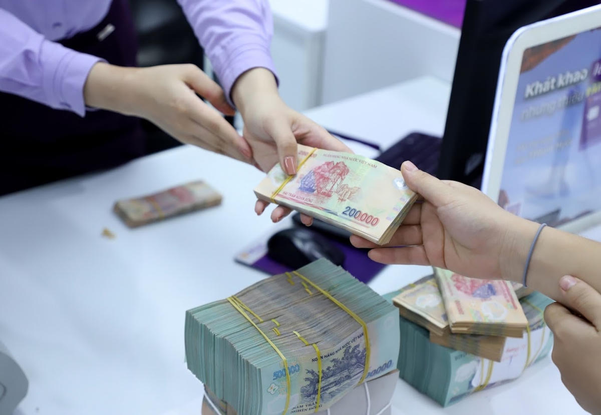 Lãi suất cho vay bắt đầu giảm, tín hiệu vui cho cộng đồng doanh nghiệp. Ảnh: Quang Vinh.