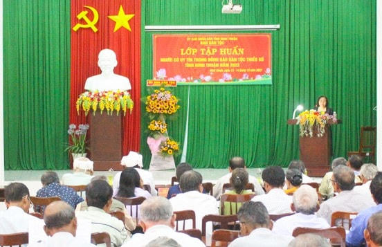 Quang buổi tập huấn người có uy tín trong đồng bào DTTS.