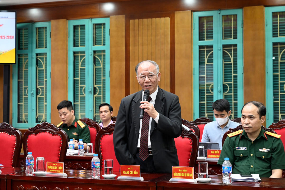 Các đại biểu chia sẻ tại buổi gặp mặt báo chí.