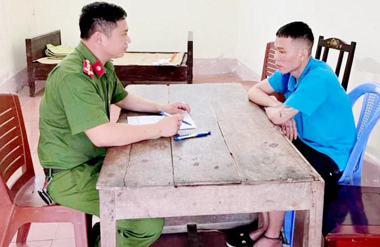 Đối tượng Đặng Văn Thăng tại cơ quan công an.