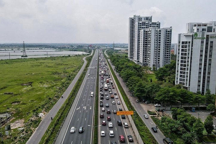 Dự án này sẽ bao gồm các hạng mục, giải phóng mặt bằng và di chuyển công trình ngầm, nổi trong phạm vi xây dựng dự án; Xây dựng nền đường, xử lý nền đất yếu, mặt đường, hè đường cây xanh; Nút giao, công trình cầu, cống, rãnh thoát nước, kênh mương hoàn trả, tường chắn, điện chiếu sáng, tổ chức an toàn giao thông và một số công trình phụ trợ khác.