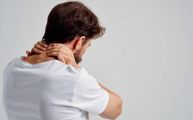 Đau mỏi vai gáy là dấu hiệu cảnh báo của các bệnh lý về cột sống cổ.