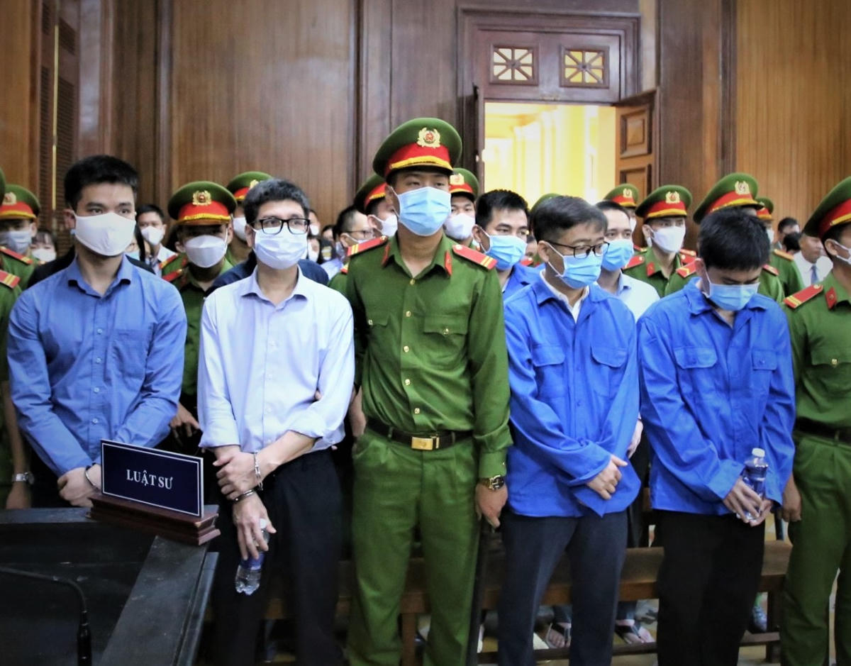 Các bị cáo trong vụ án tại tòa sơ thẩm. (Ảnh: P.A).