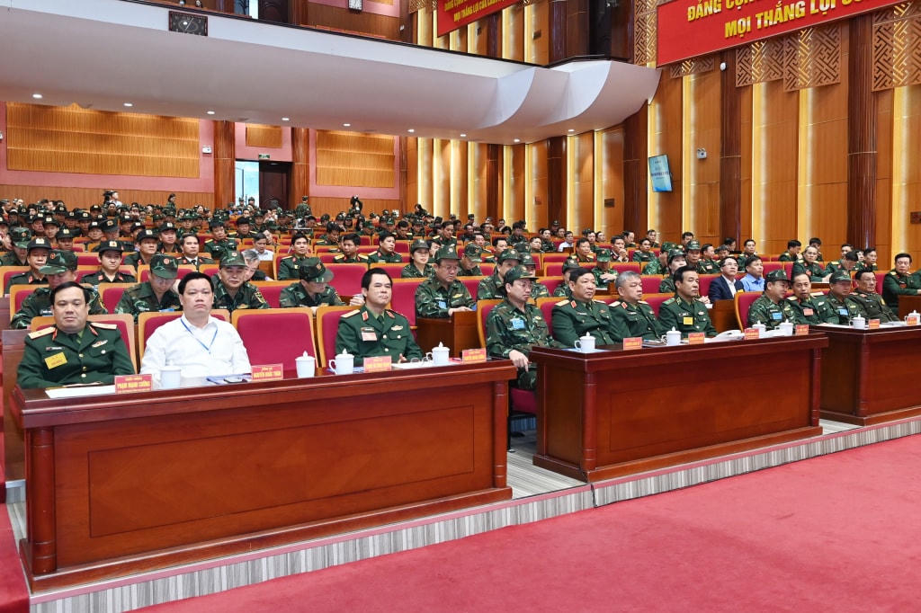 Các đại biểu tham dự khai mạc diễn tập KVPT tỉnh Quảng Ninh năm 2022. Ảnh: QMG.