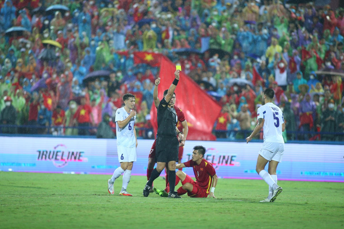 U23 Myanmar sẵn sàng chơi rát, phạm lỗi để hạn chế lối chơi của U23 Việt Nam. 