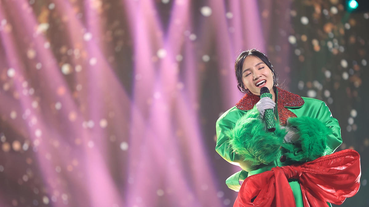 Ca sĩ Nhật Thủy lộ diện. 