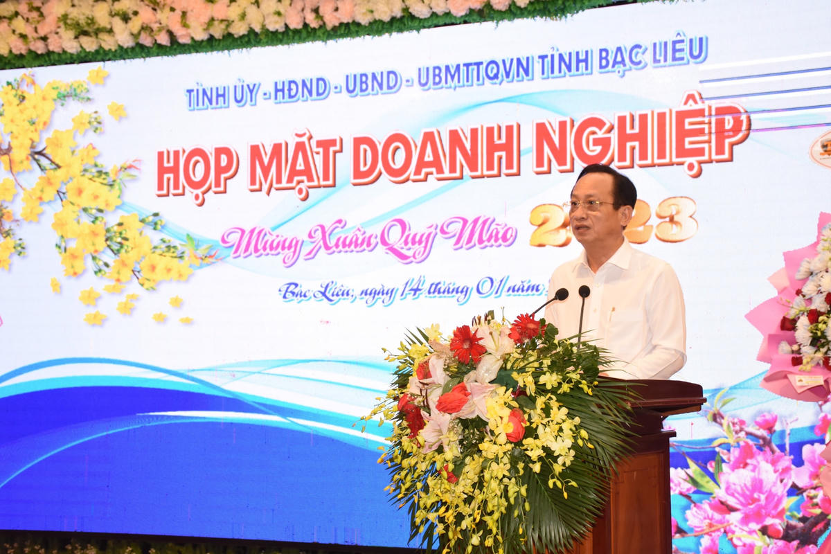 Chủ tịch UBND tỉnh Bạc Liêu Phạm Văn Thiều phát biểu tại buổi họp mặt.
