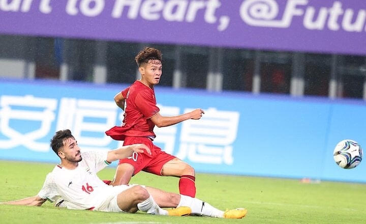 Olympic Việt Nam thua đậm Iran. Nguồn: VTC News.