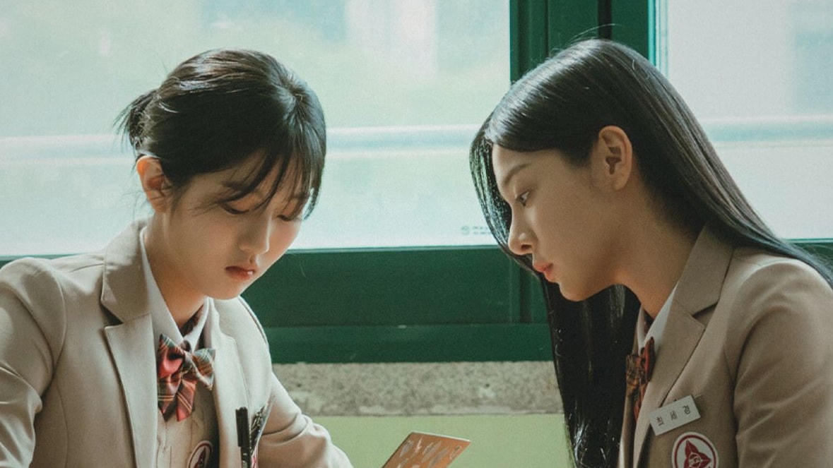 Tạo hình của Seol In Ah và Shin Eun Soo trong phim “Dưa hấu lấp lánh”. 