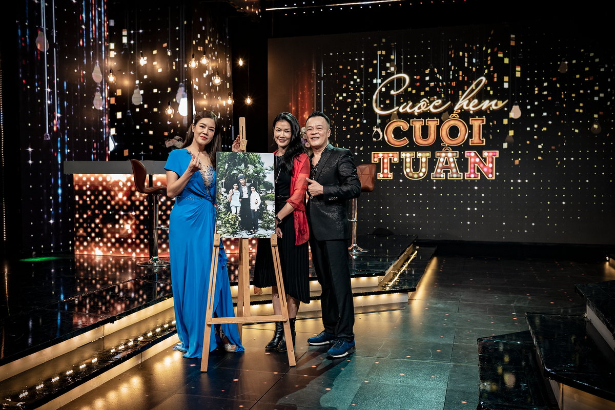 Ca sĩ Thu Phương bên em gái Kim Oanh và anh trai Quang Minh.