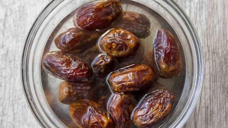 Sơ chế nguyên liệu.