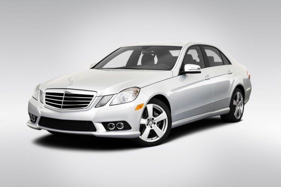 Theo ProfessCars, Mercedes-Benz W211 có thể tăng tốc từ 0 lên 60 dặm/giờ chỉ trong 7,5 giây. Ảnh: Alamy.