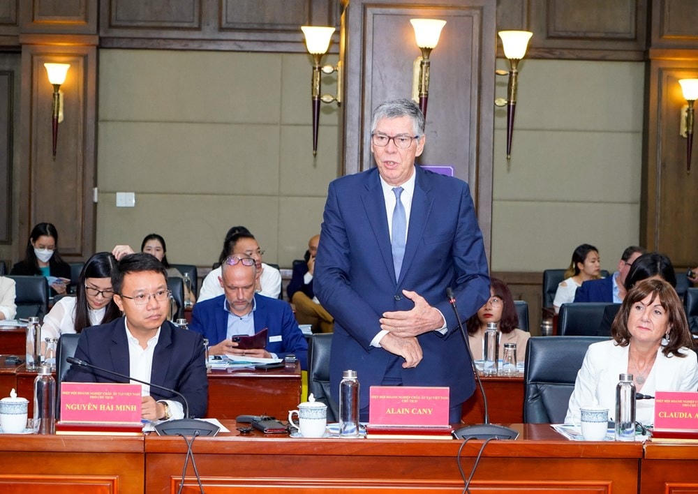 Ông Alain Cany, Chủ tịch EuroCham cùng hơn 50 doanh nghiệp thành viên làm việc với TP Hải Phòng.