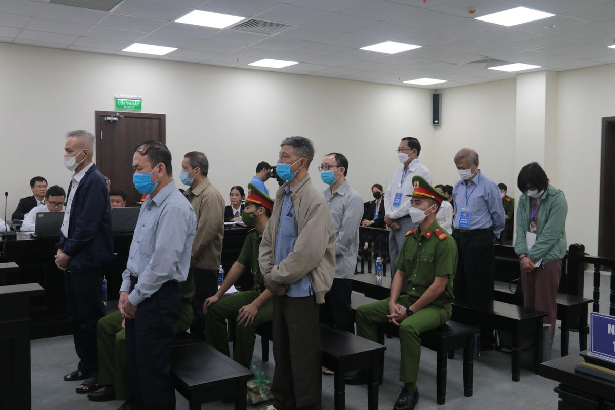 Các bị cáo tại phiên tòa.