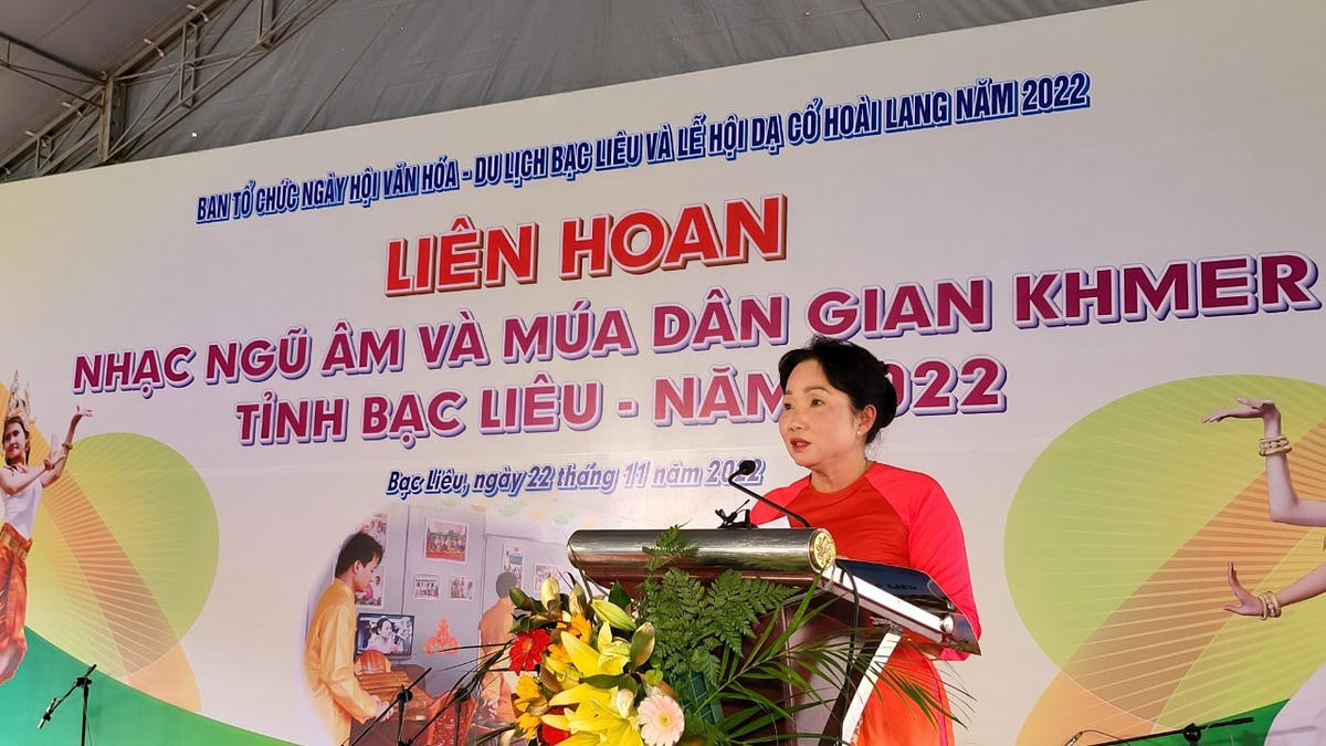 Bà Trần Thị Lan Phương- Giám đốc Sở Văn hóa, Thông tin, Thể thao và Du lịch tỉnh Bạc Liêu phát biểu tại Lễ khai mạc.
