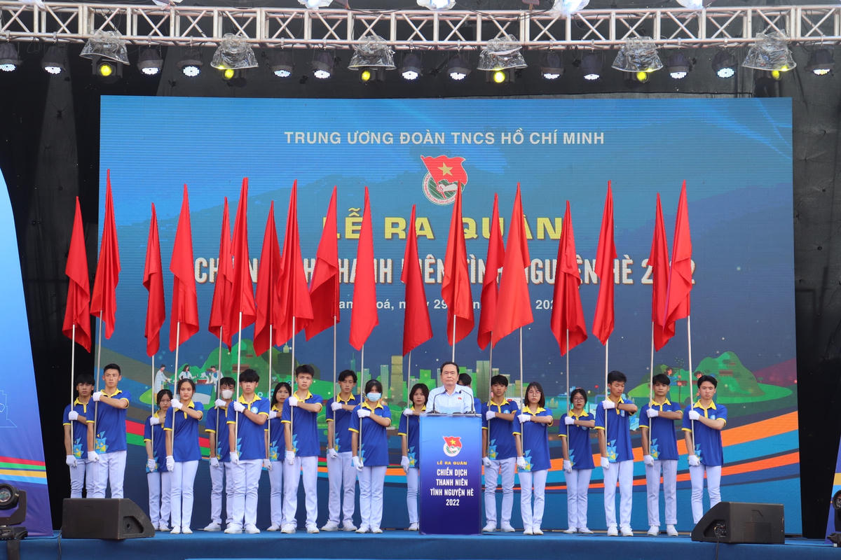 Ông Trần Thanh Mẫn, Phó Chủ tịch Thường trực Quốc hội phát biểu tại lễ ra quân.