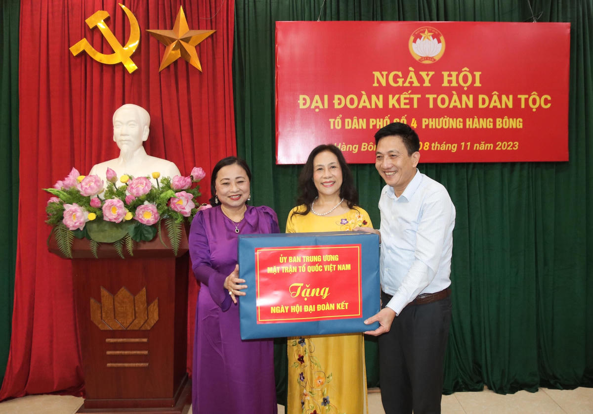 Hà Nội: Sôi nổi Ngày hội Đại đoàn kết tại phường Hàng Bông