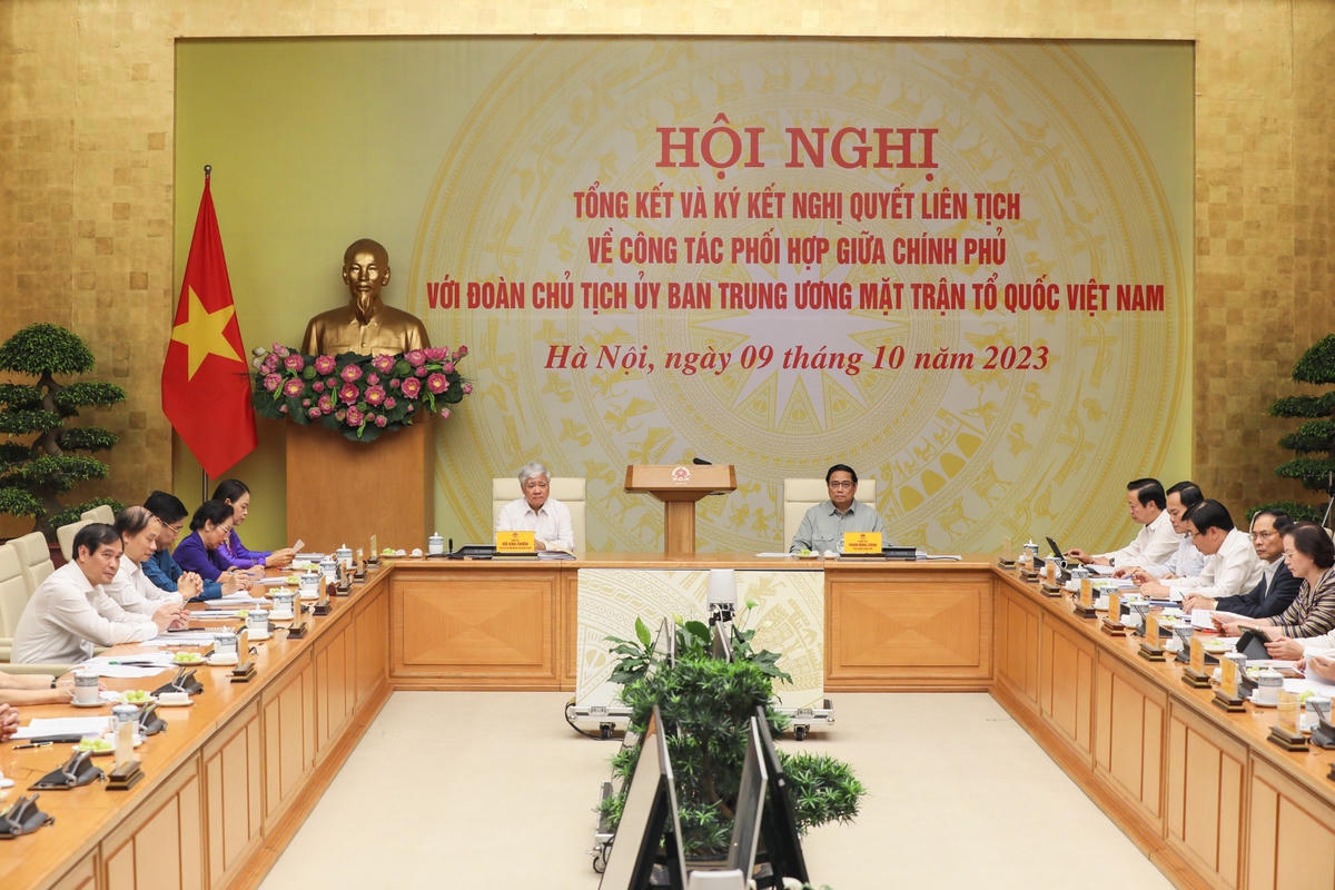 Thủ tướng Chính phủ Phạm Minh Chính, Chủ tịch UBTƯ MTTQ Việt Nam Đỗ Văn Chiến đồng chủ trì Hội nghị. Ảnh: Quang Vinh.
