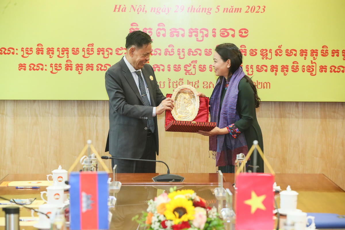 Hội đàm giữa Đoàn đại biểu UBTƯ MTTQ Việt Nam với Đoàn đại biểu Hội đồng Quốc gia Mặt trận Đoàn kết Phát triển Tổ quốc Campuchia