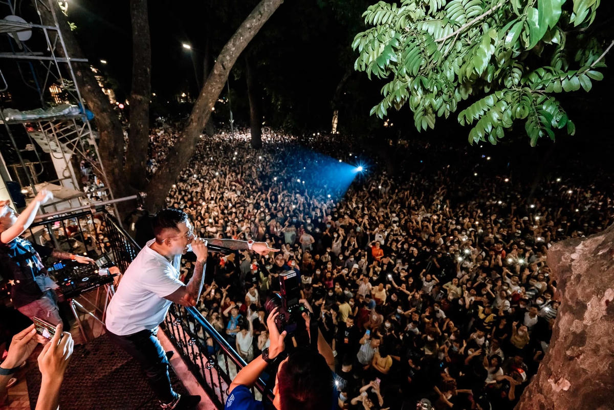 Tuấn Hưng nộp phạt, hứa sửa sai sau khi show "Góc ban công" bị nhắc nhở. 