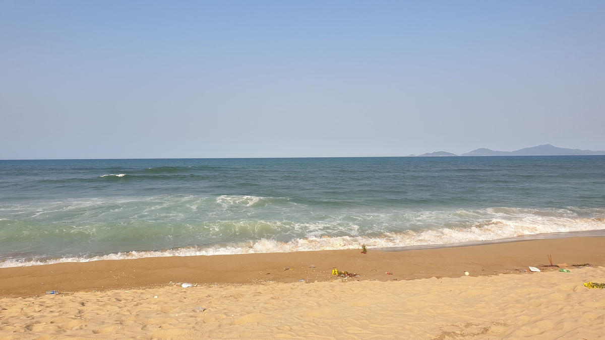 Một đoạn bờ biển An Bàng. 